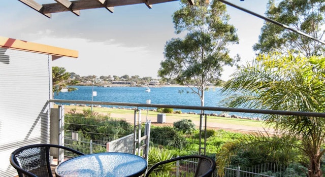 Majestic Oasis Apartments