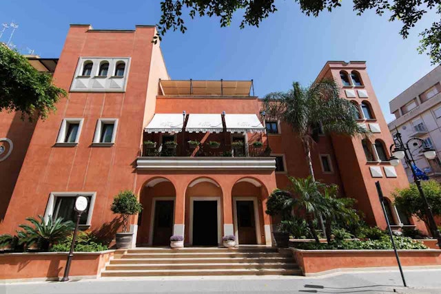 Artemis Hotel