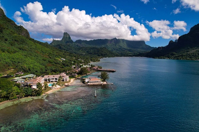 Cook's Bay Hotel & Suites