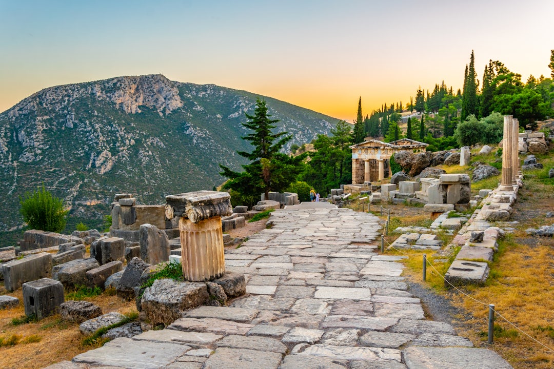 Athen & Delphi Kurztrip: antike Ruinen & goldenes Licht