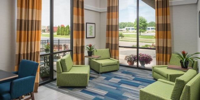 Holiday Inn Express & Suites Springfield