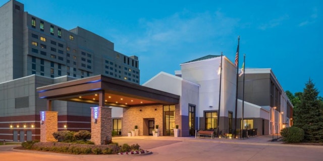 Holiday Inn Express & Suites Springfield