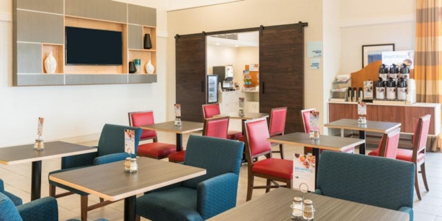 Holiday Inn Express & Suites Springfield