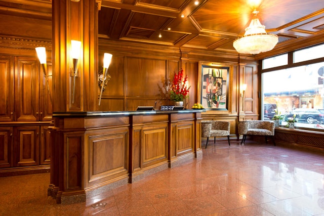 King’s Hotel First Class