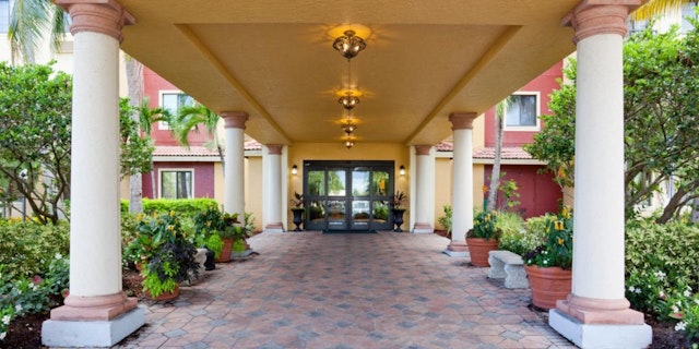 Staybridge Suites Naples-Gulf Coast