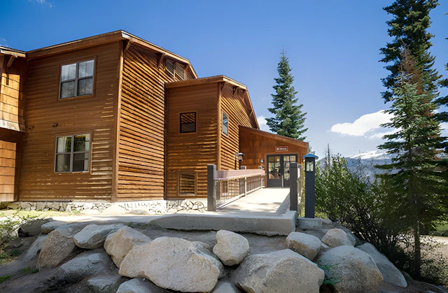 Wuksachi Lodge
