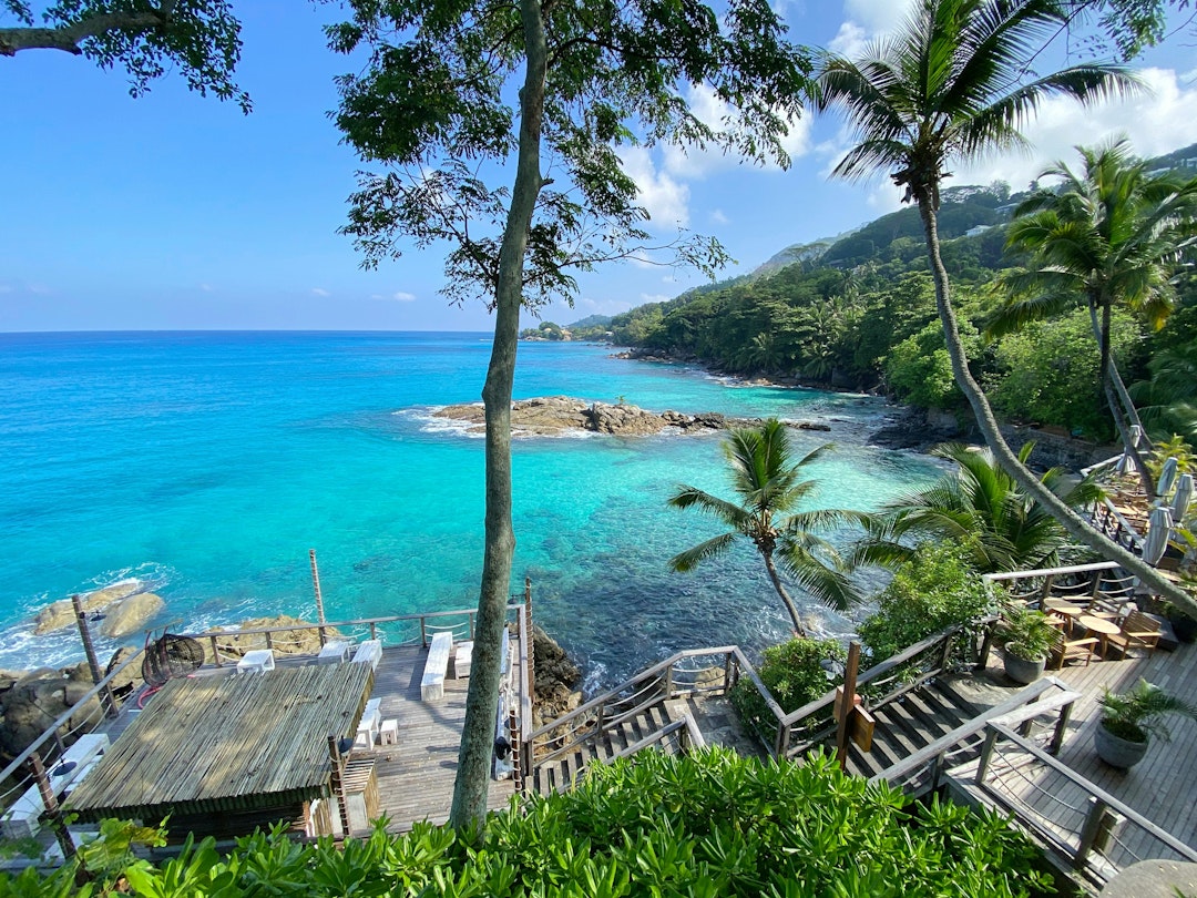 Uganda & Seychellen entdecken: Regenwälder & Ozean