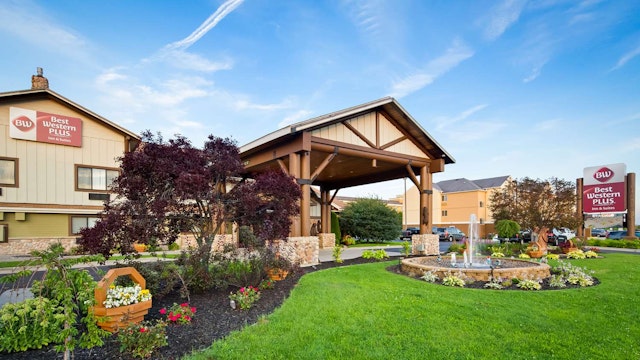 Best Western Plus Holland Inn & Suites