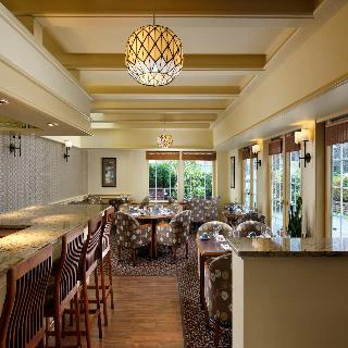 Royal Scot Hotel & Suites