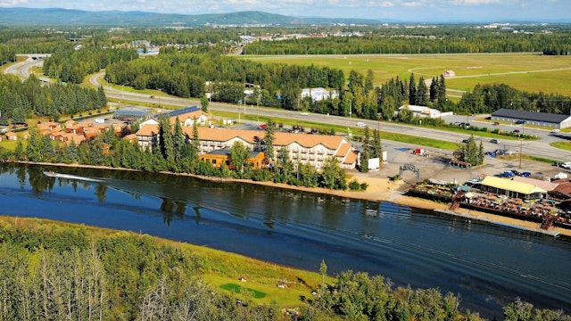 Pike's Waterfront Lodge