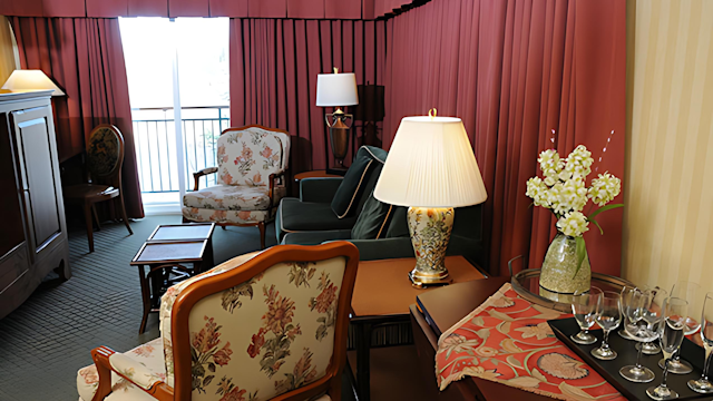 Pike's Waterfront Lodge