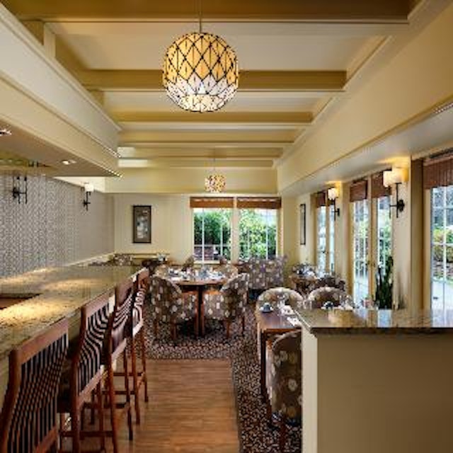 Royal Scot Hotel & Suites