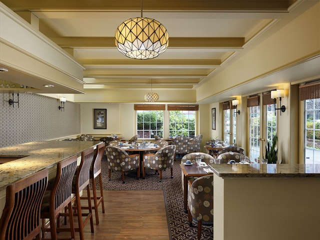 Royal Scot Hotel & Suites