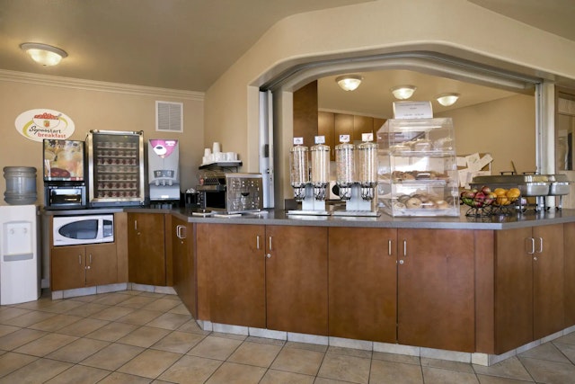 Super 8 by Wyndham Fort Nelson BC