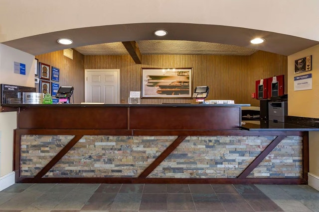 Best Western Plus King's Inn & Suites