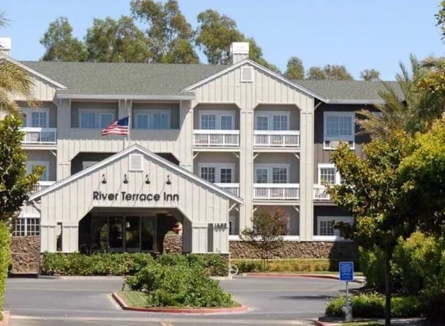 River Terrace Inn