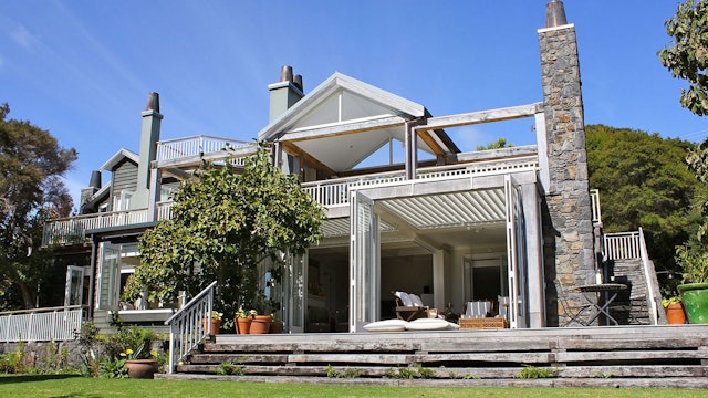 970 Lonely Bay Lodge