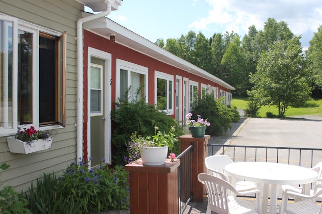 Clode Sound Motel & Restaurant