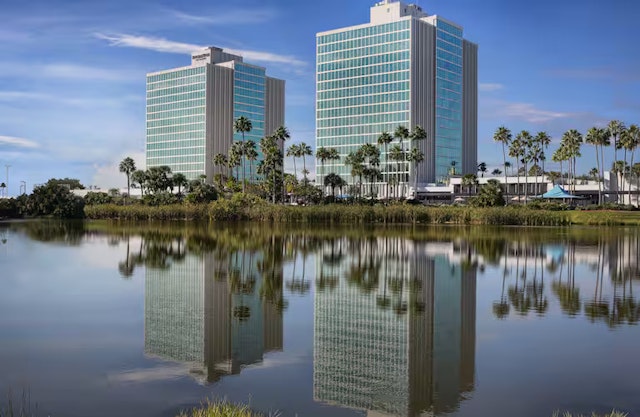 DoubleTree by Hilton at the Entrance to Universal Orlando